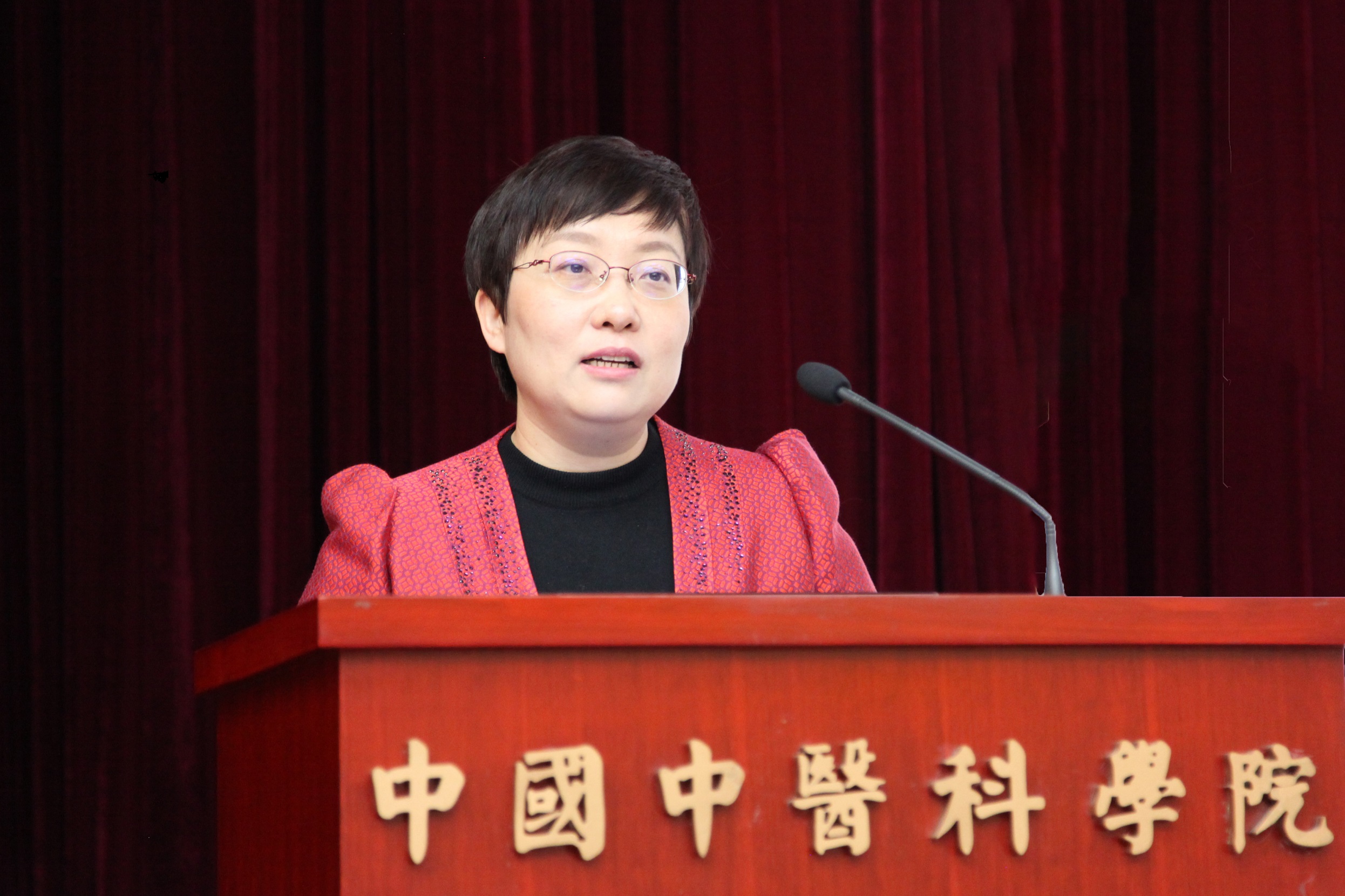 图2 李海燕所长做信息所《2022年度工作报告》.jpg